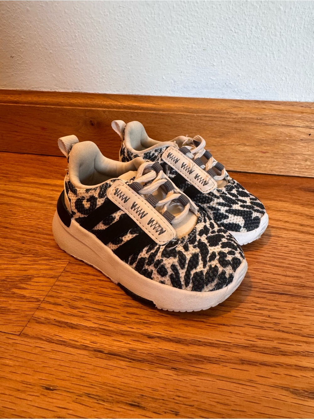 AdidasToddler Animal Print Sneakers Size 4